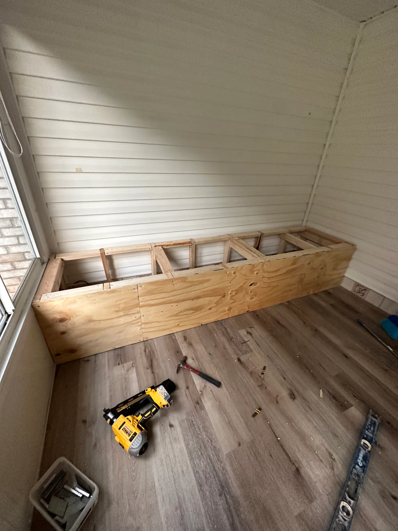 Melo Cruz Remodeling - Flooring - Painting - Carpentry - Finishing